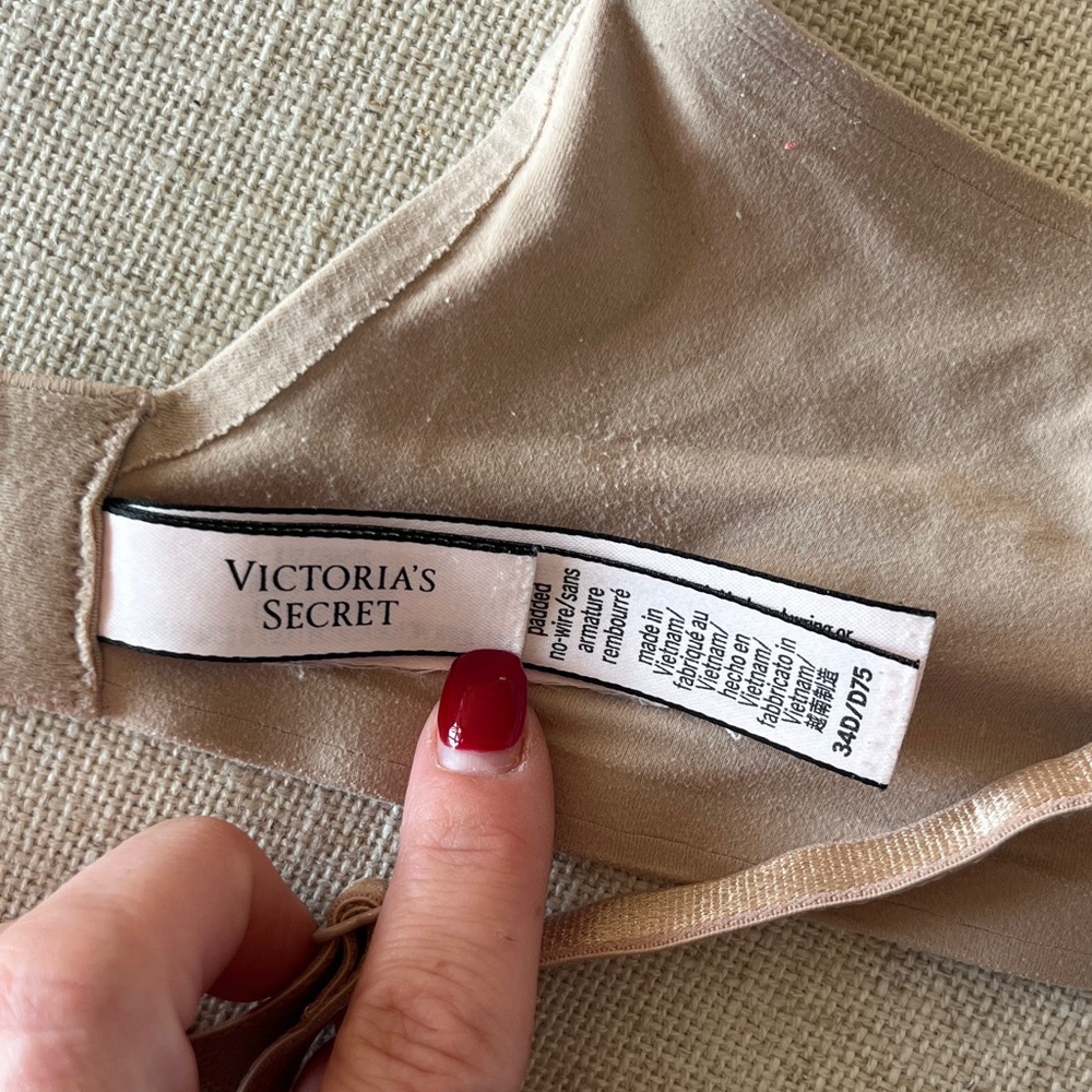 Seamless VS Nude Bras - Set of 2 - Picture 6 of 6